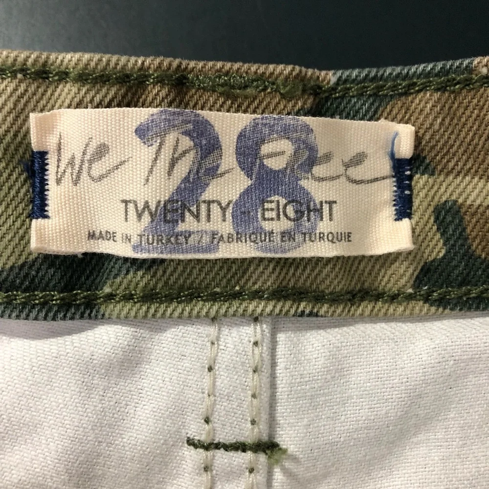 NEW Free People We The Free High Rise Remy Camo Crop Jeans, Size 28, Green